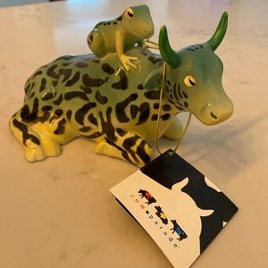 Cow parade: mother frog